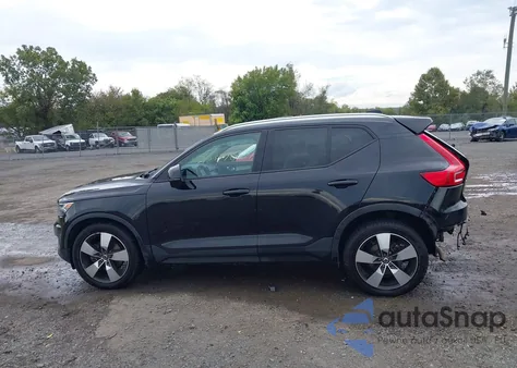 2020 Volvo Xc40 T5 Momentum z USA, uszkodzony, nr VIN YV4162UK0L2196408